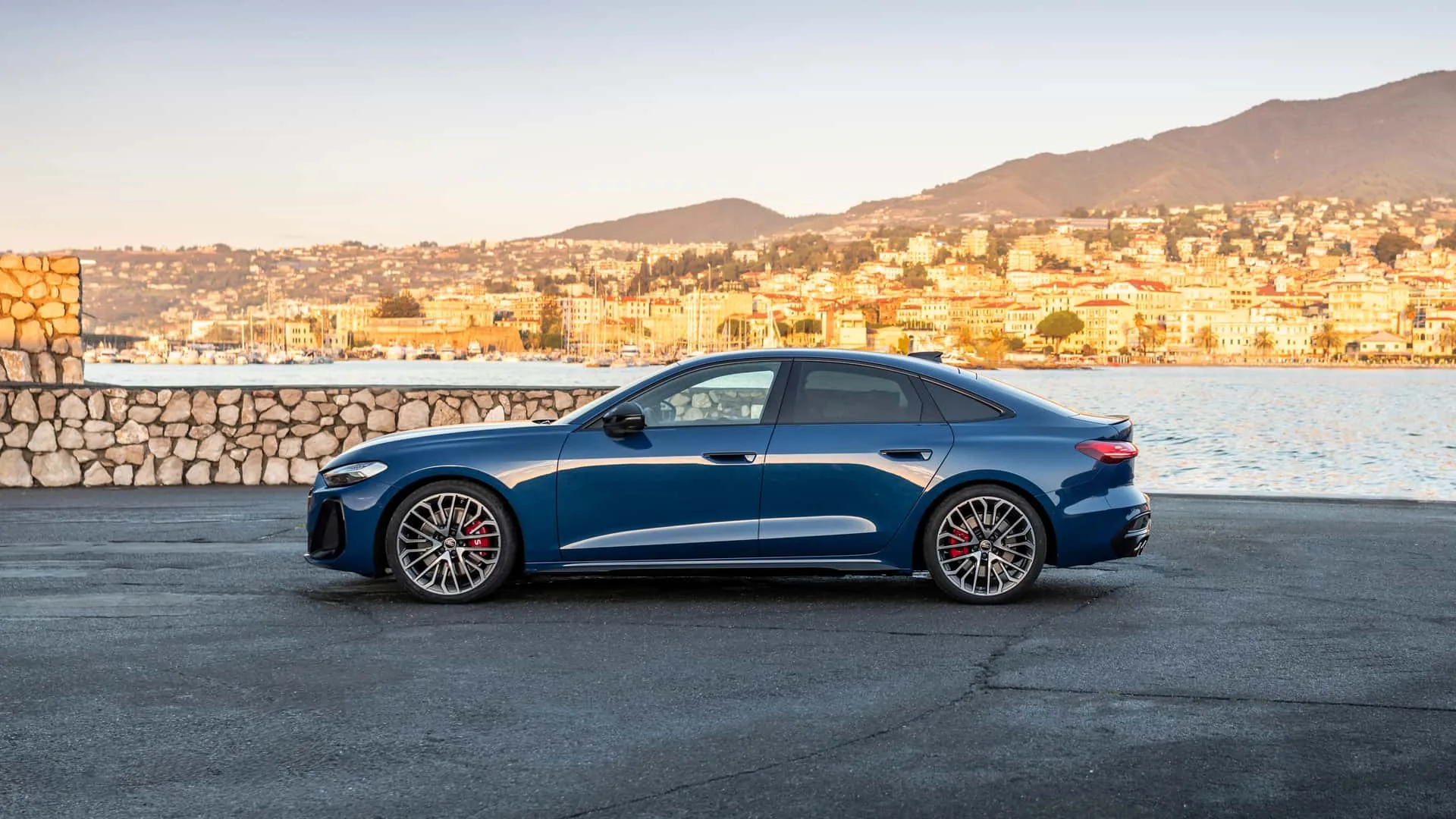 Yeni Audi A5: Lüks ve Teknolojiyi Bir Araya Getiren Bir Devrim