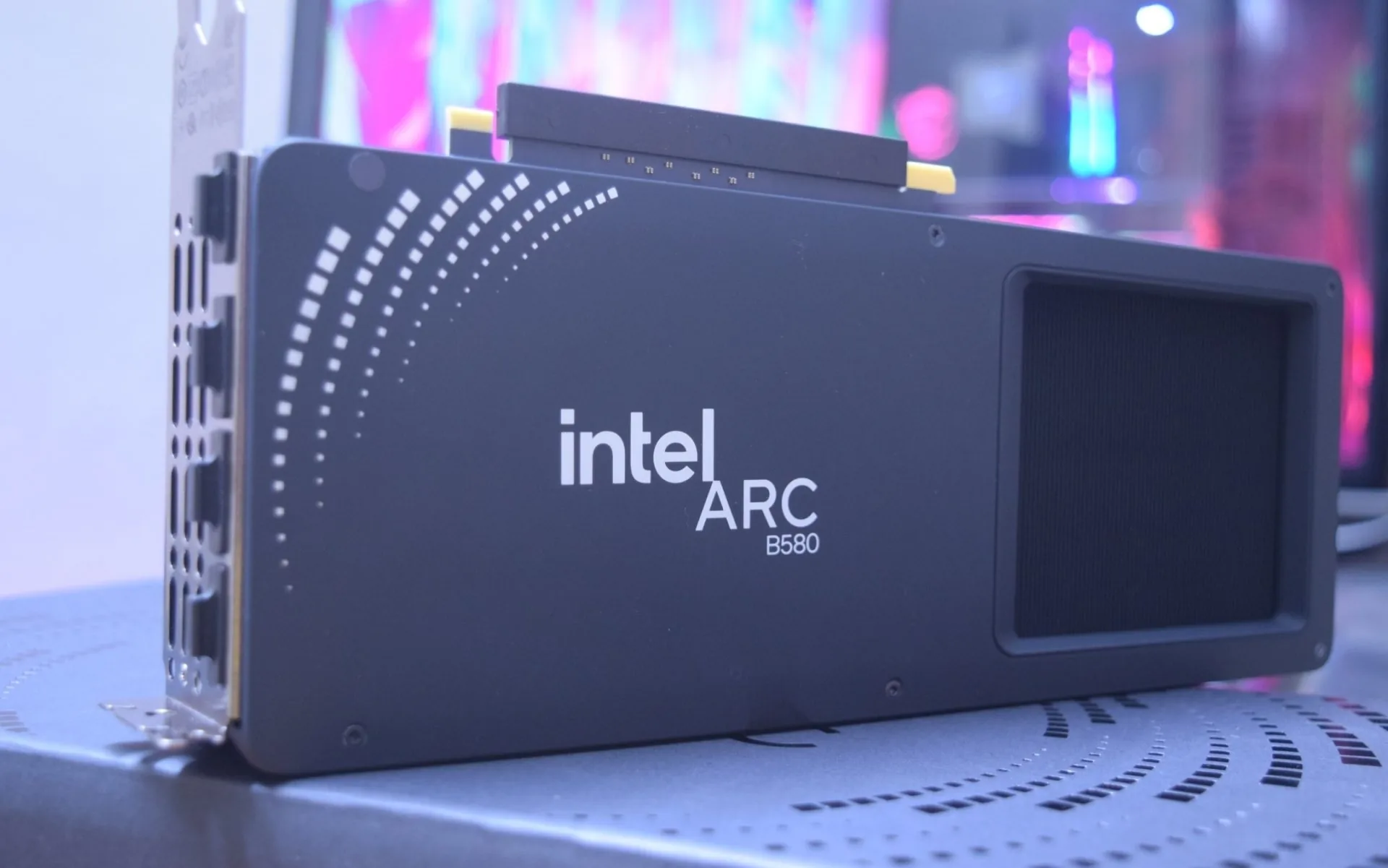 Intel Arc B580 "Battlemage" Fırtınası Koparıyor! Performans ve Fiyat Dengesiyle Oyun Dünyasını Sarsmaya Geliyor!