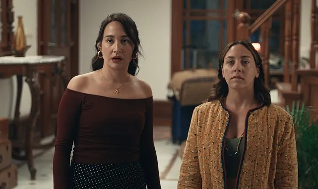 Gupse Özay'ın Netflix Çıkarması: Platonik: Mavi Dolunay Otel, Kerem Bürsin ve Öykü Karayel ile Yılın Sürprizine İmza Atıyor!