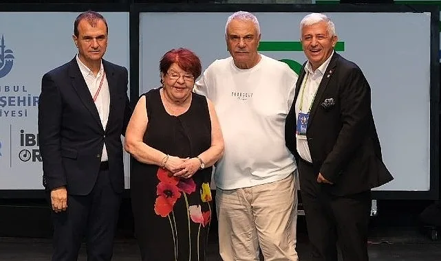 Halil Ergün ve Defne Yalnız'a 'Yaşam Boyu Başarı Ödülü' verildi